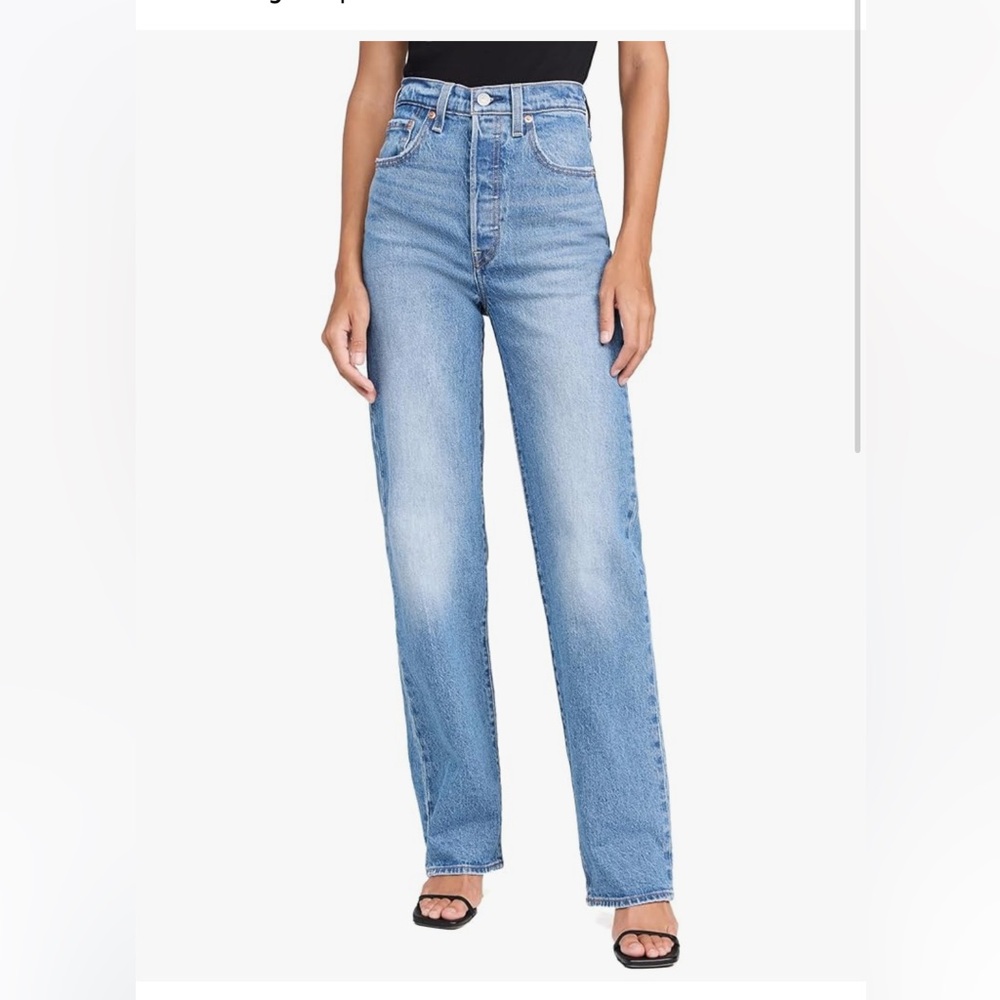 Levi's Women's Straight Leg Jeans in Light Blue Wash